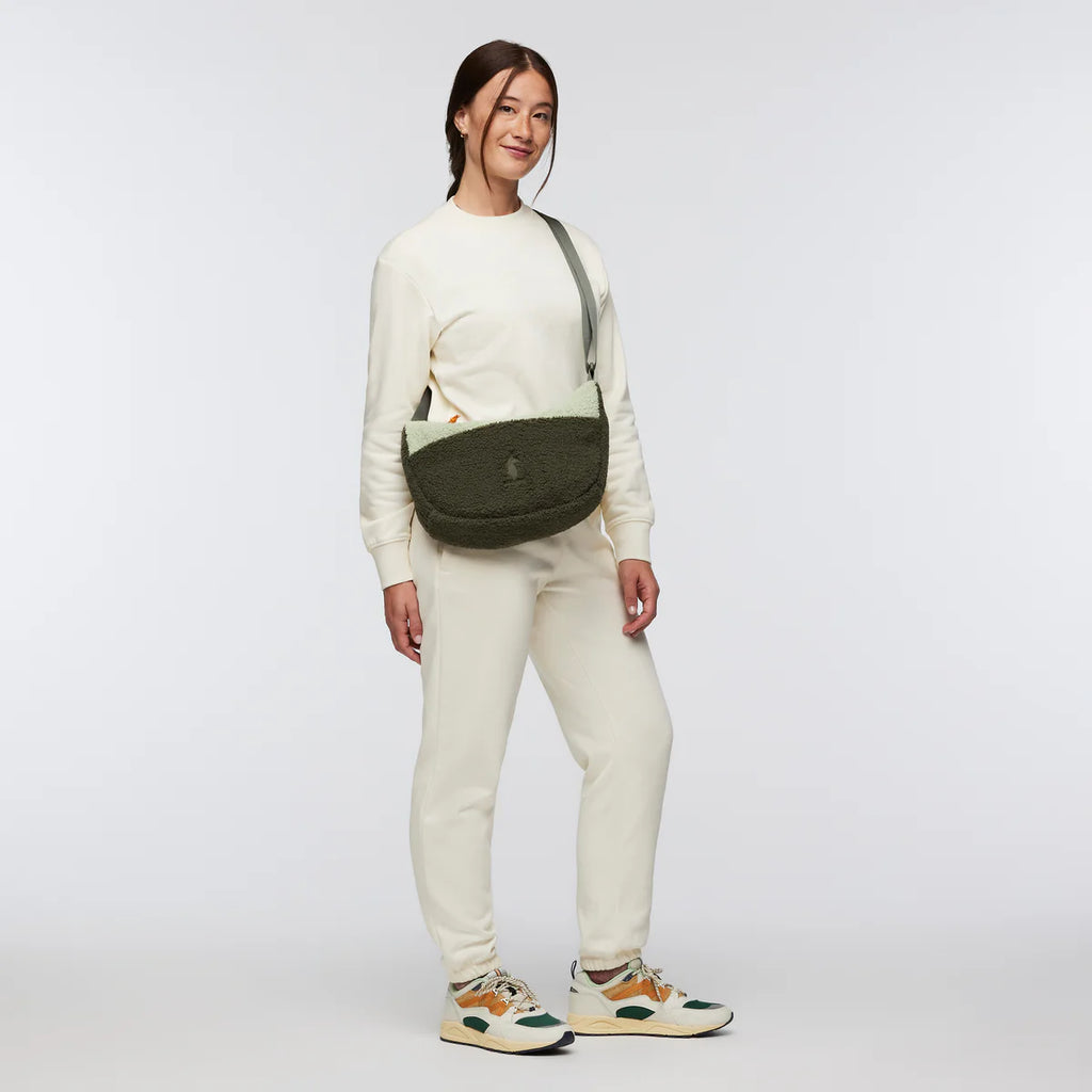 High Pile Fleece 6L Crescent Bag