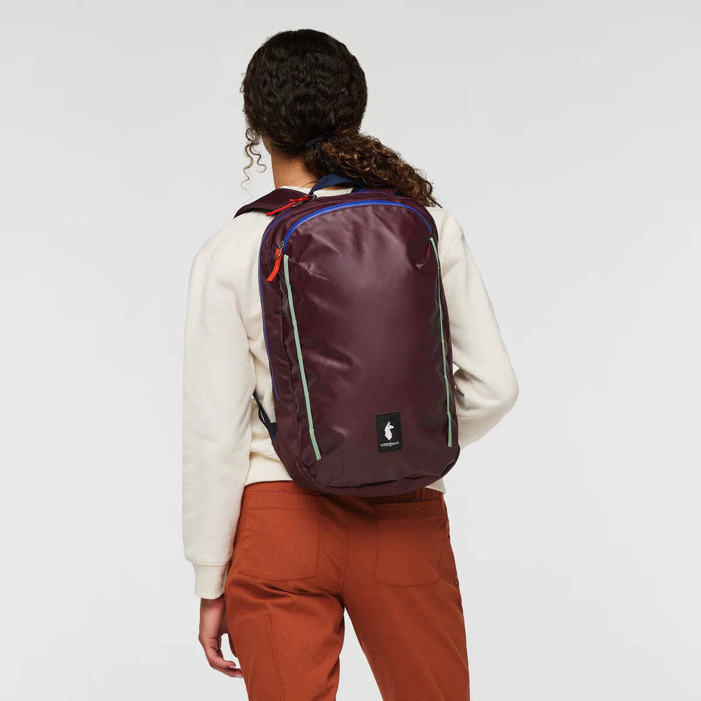Vaya 18L Backpack - Cada Día
